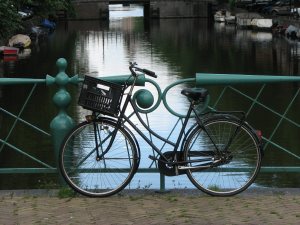 bycycle before a gracht